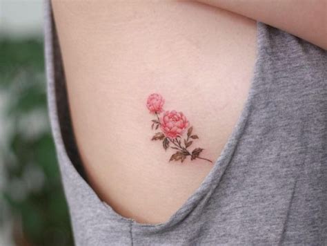 tatuajes en los senos para mujer|Tatuajes en el pecho: 25 diseños en HD que no has。